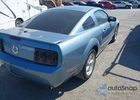 2007 Ford Mustang V6 Deluxe/V6 Premium z USA, uszkodzony, nr VIN 1ZVFT80N775363725